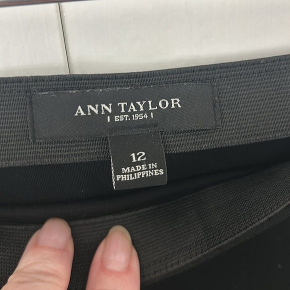 Ann Taylor Ponte Black Knit Zip Front Pencil Skirt Size 12 - Picture 2 of 4